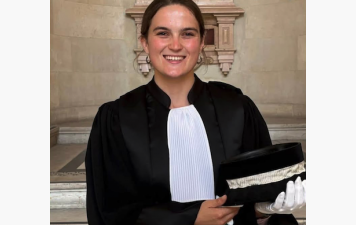 JULIA MAGISTRATE !